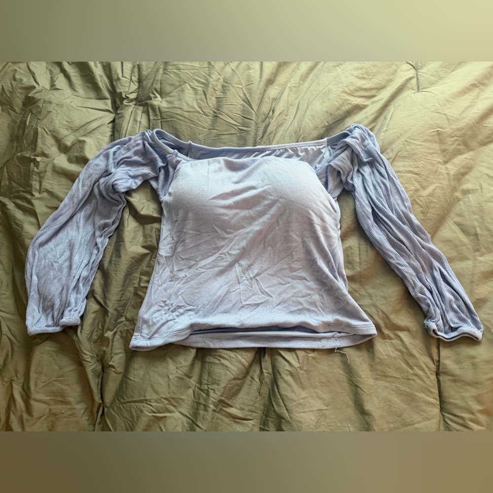 Klassy network flowy sleeves off shoulder top. XL Large cups inside.